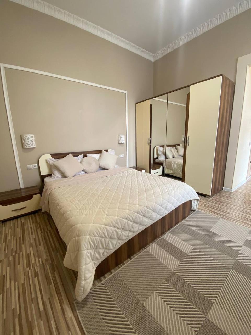 Bright Apartment In The Very Centre Лвив Екстериор снимка
