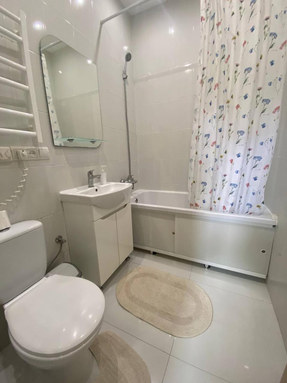 Bright Apartment In The Very Centre Лвив Екстериор снимка