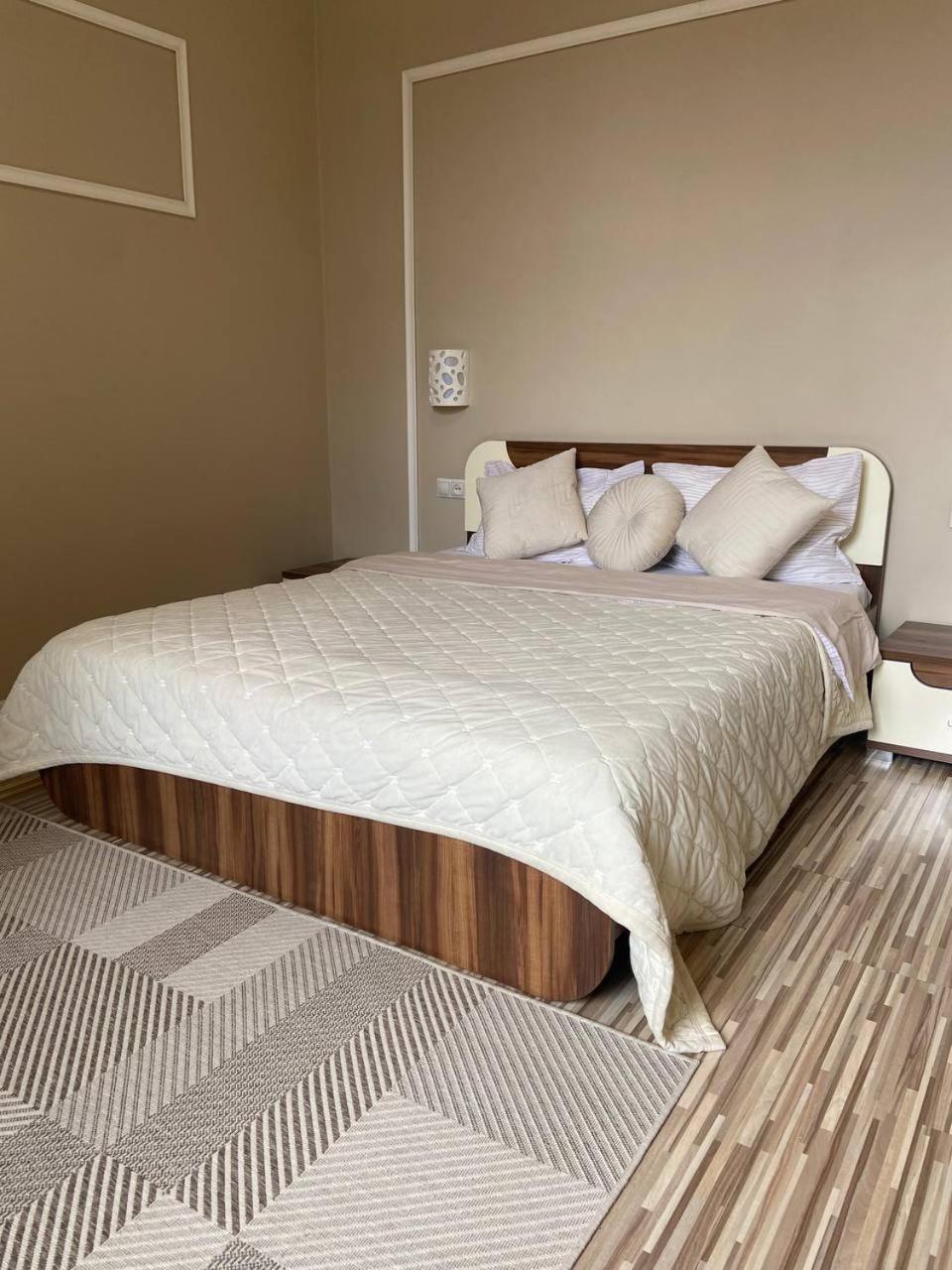 Bright Apartment In The Very Centre Лвив Екстериор снимка